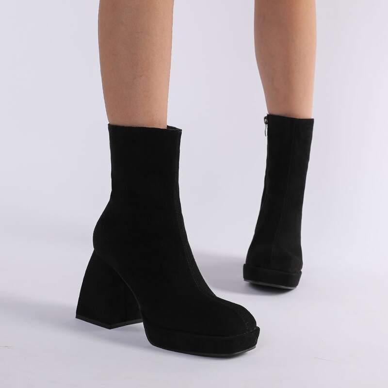 

Minimalist Chunky Classic Boots, Black