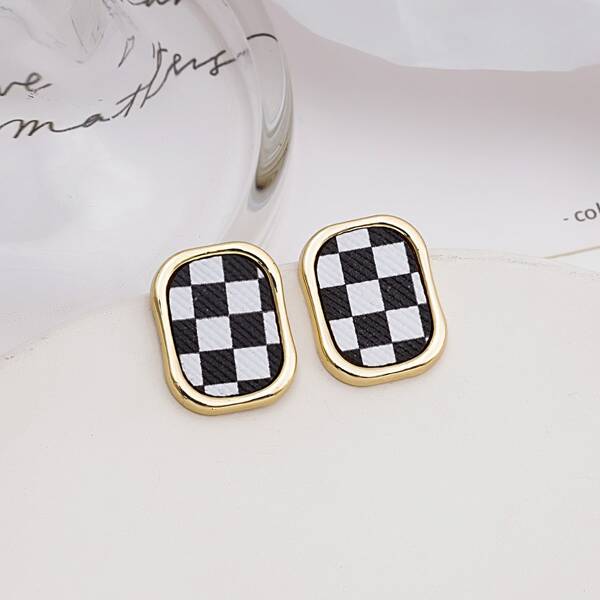 

Plaid Pattern Stud Earrings, Black and white