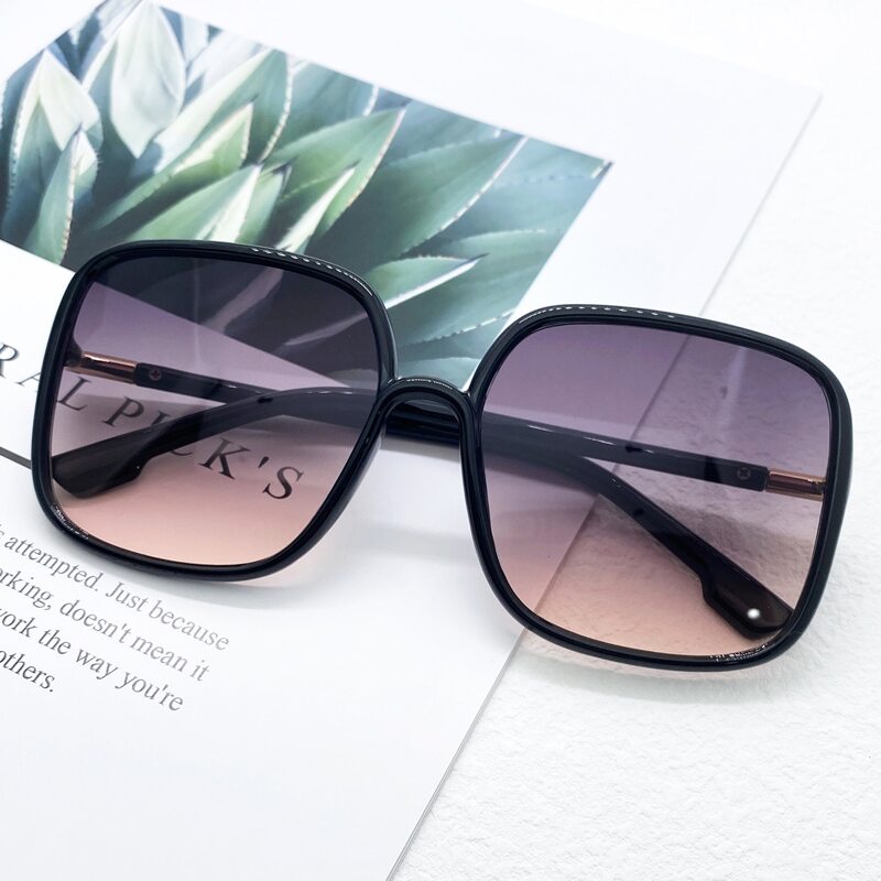 

Square Frame Tinted Lens Sunglasses