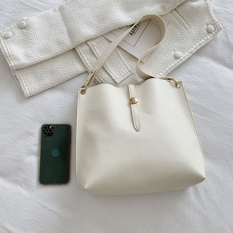 

Minimalist Shoulder Bag With Bag Insert, White