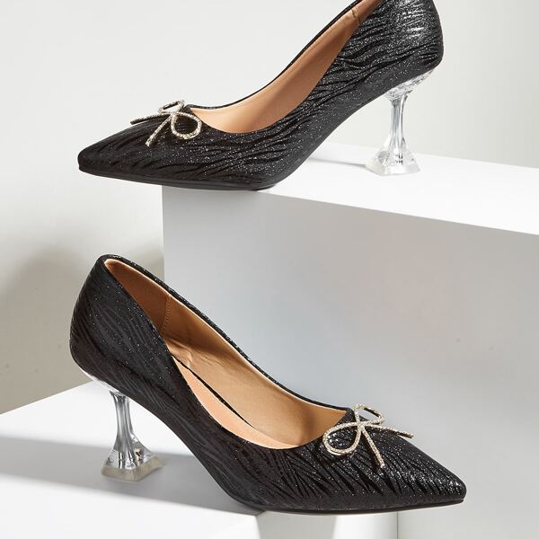 

Bow Decor Pyramid Court Heels, Black