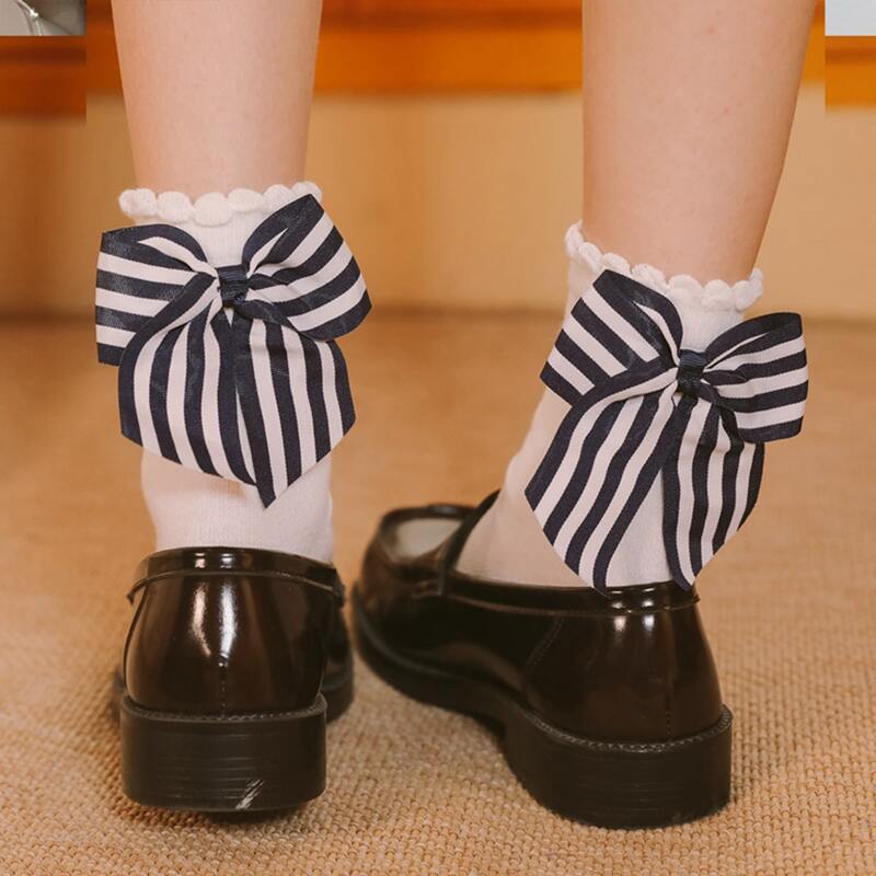 

Bow Decor Crew Socks, White