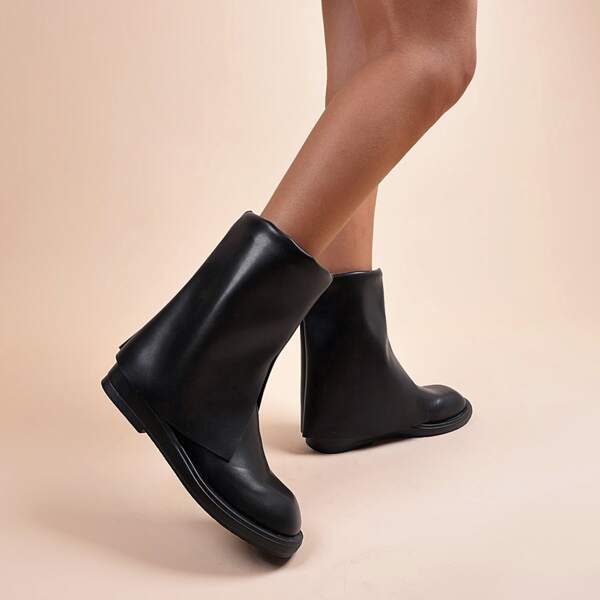 

Minimalist Classic Boots, Black