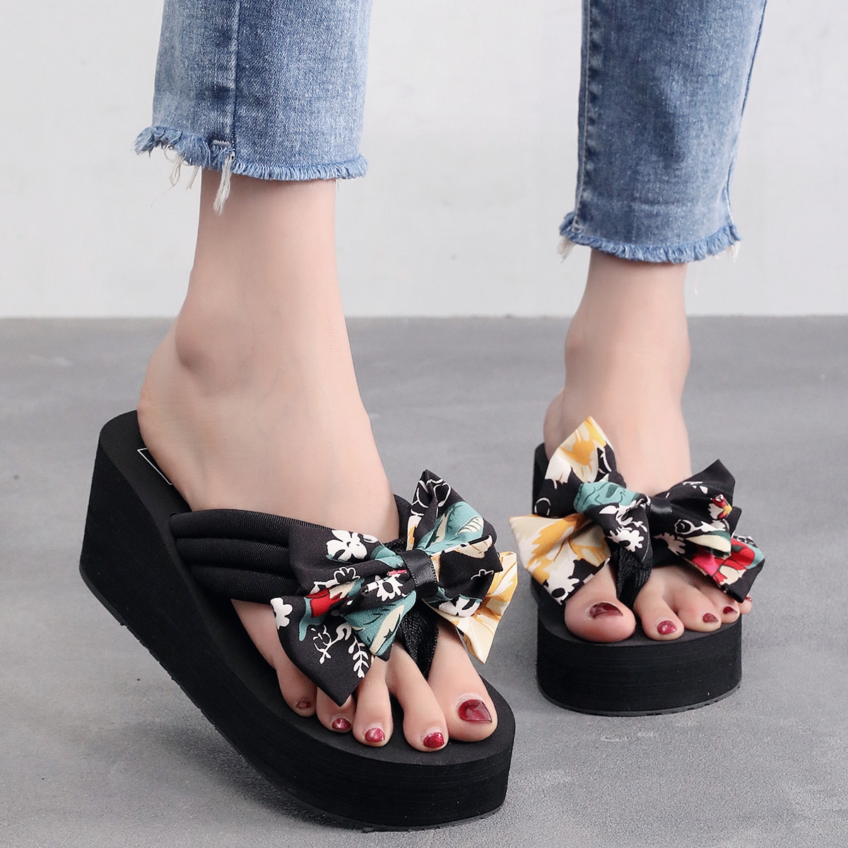 Вьетнамки с цветочным узором с бантом