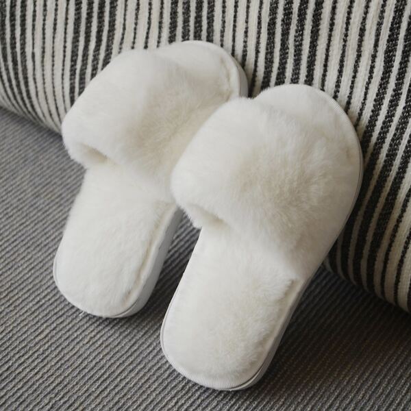 

Kids Minimalist Fluffy Slippers, White