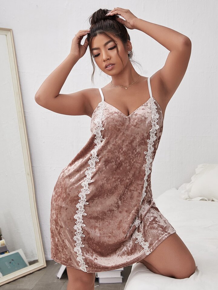 C'est le nouveau Robe de nuit en dentelle en velours ROMWE FRANCE - Main Image