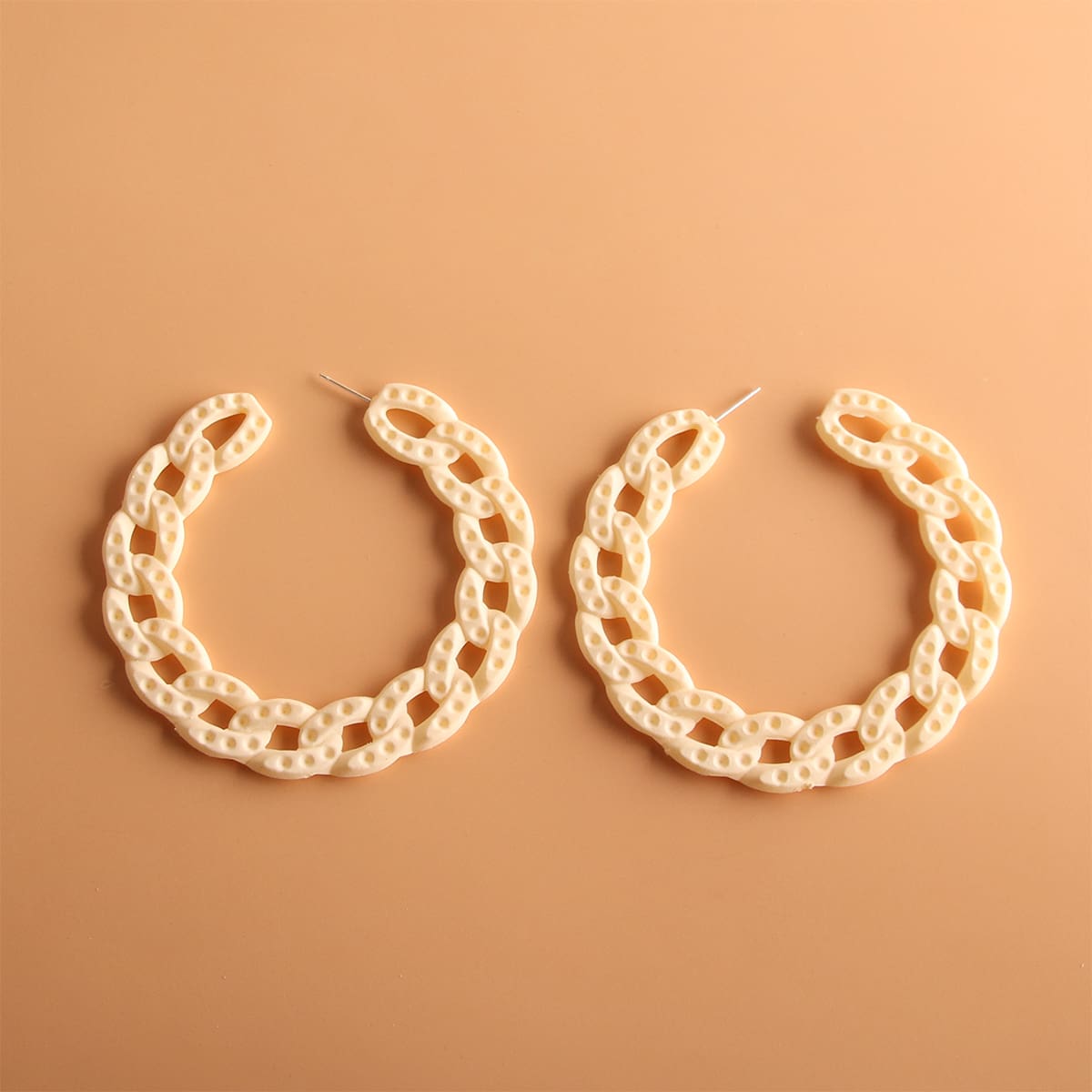 

Chain Design Hoop Earrings, White