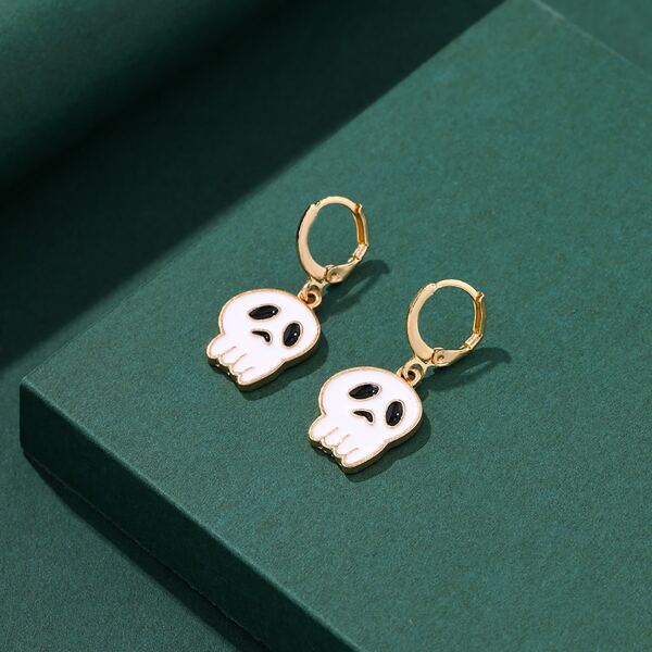 

Skull Decor Hoop Earrings, White