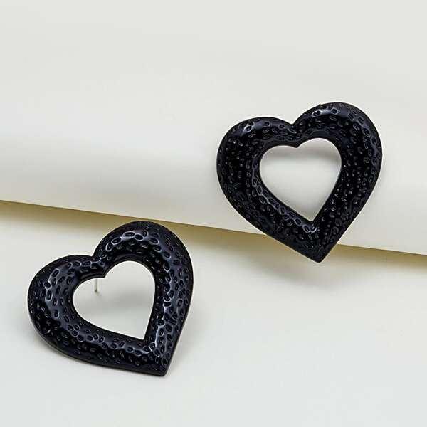 

Heart Decor Stud Earrings, Black