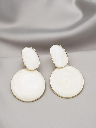 أقراط بديكور دائري