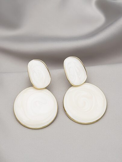 أقراط بديكور دائري