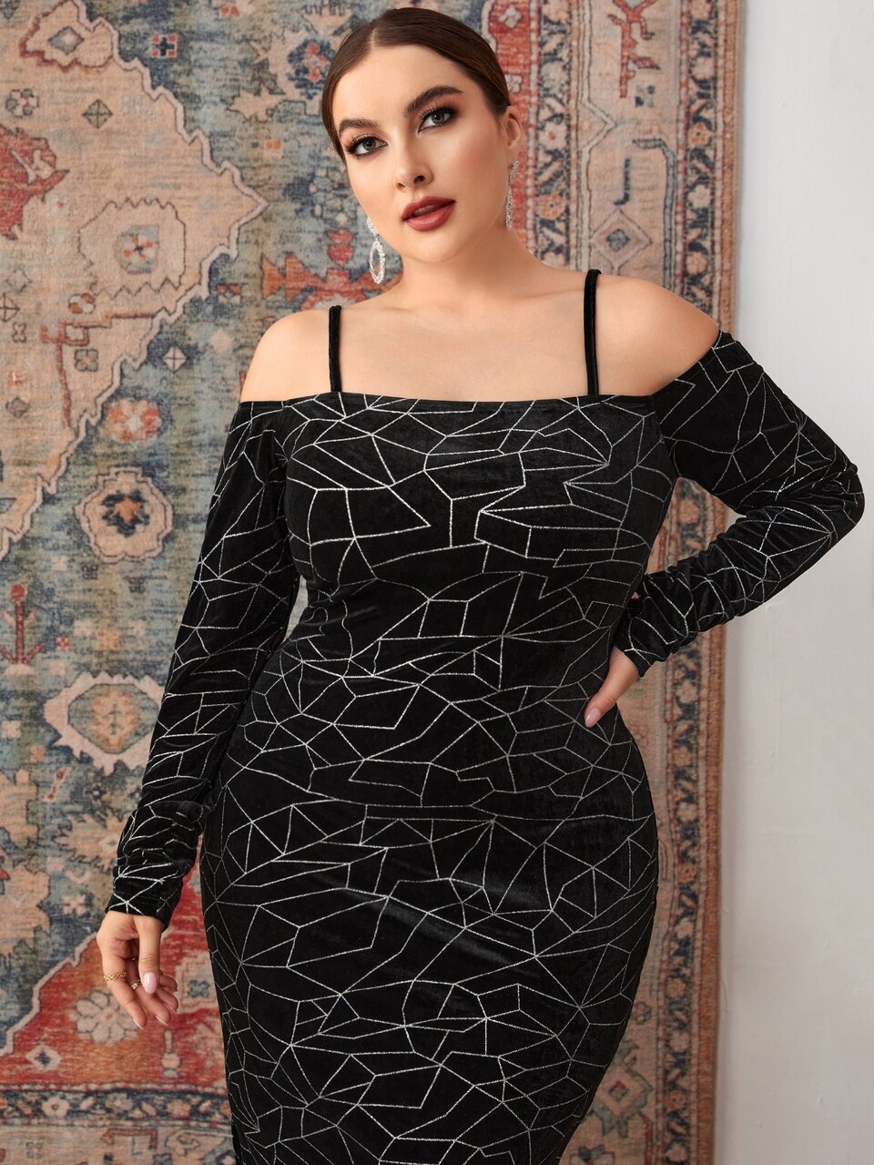 Plus Geo Pattern Slit Hem Cold Shoulder Velvet Bodycon Dress