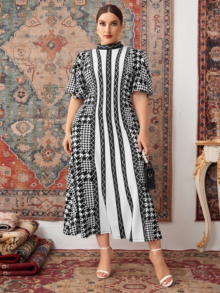 Mulvari 大碼千鳥格和鋸齒形印花蝴蝶袖連衣裙 - 黑與白 - 查看 4