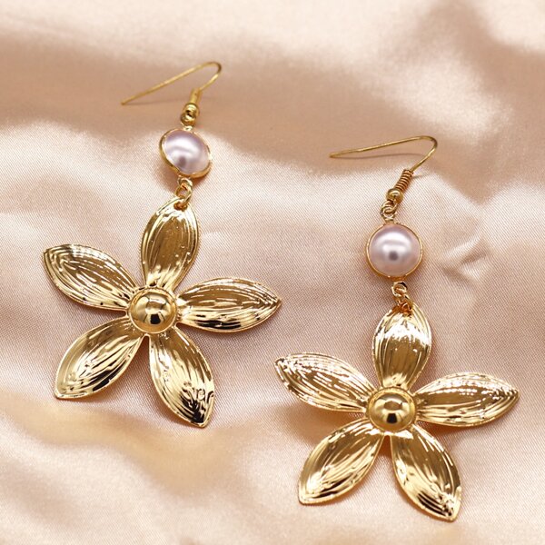 

Flower Decor Drop Earrings, Gold