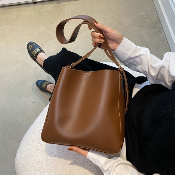 

Minimalist Large Capacity Crossbody Bag, Coffee brown