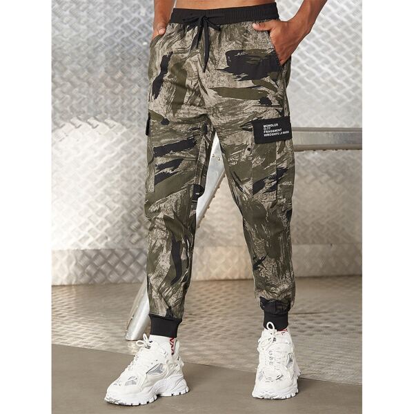 

Men Camo Print Letter Patched Cargo Pants, Multicolor