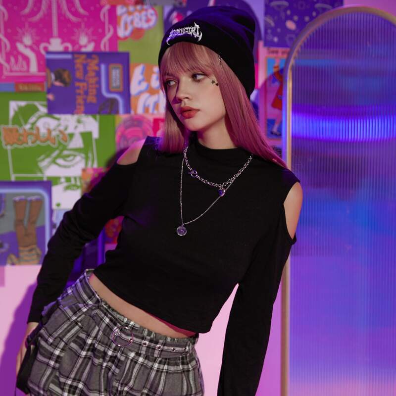 

Solid Cut Out Crop Tee, Black