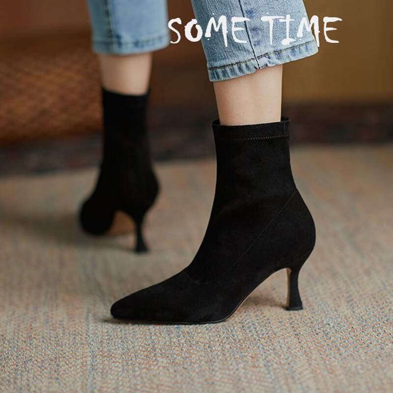 

Minimalist Point Toe Boots, Black