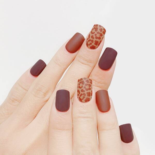 

30pcs Leopard Fake Nail & 1sheet Tape & 1pc Nail File, Maroon