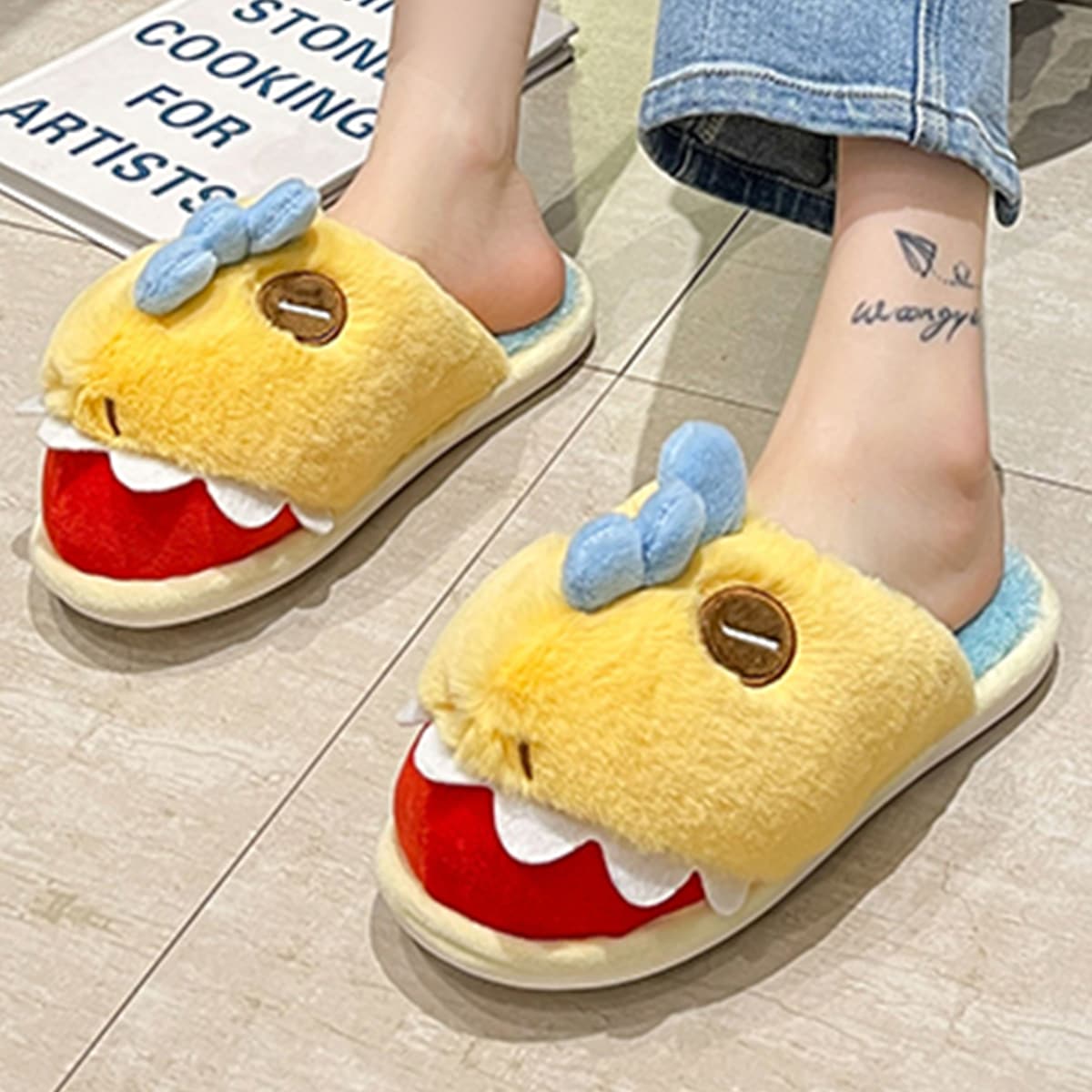 

Cartoon Graphic Slippers, Yellow
