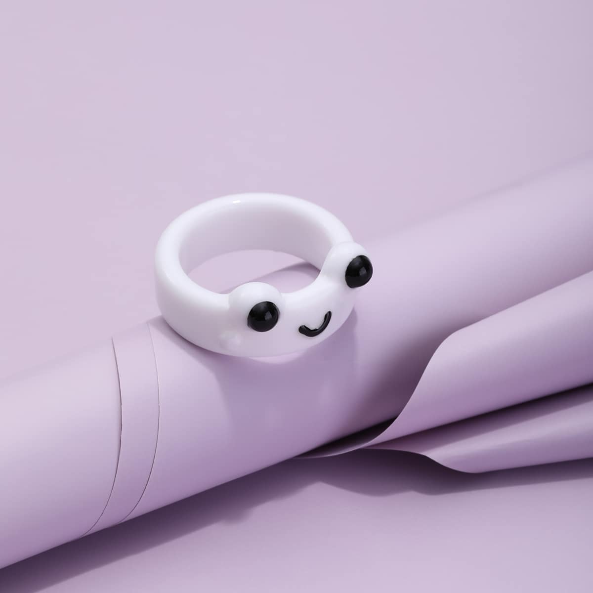 

Frog Decor Ring, Black and white