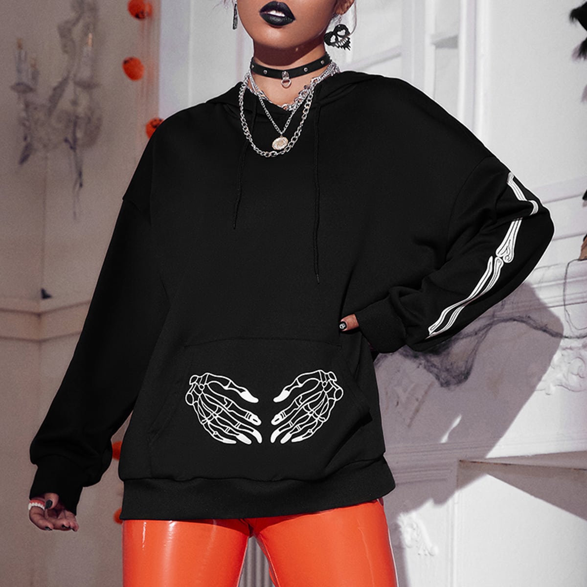 Худи с принтом скелета на кулиске