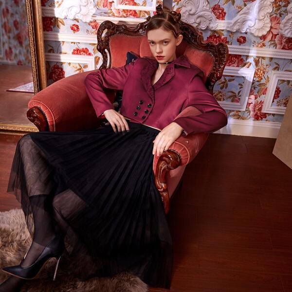 

Figure Graphic Lapel Neck Double Breasted Blazer, Burgundy