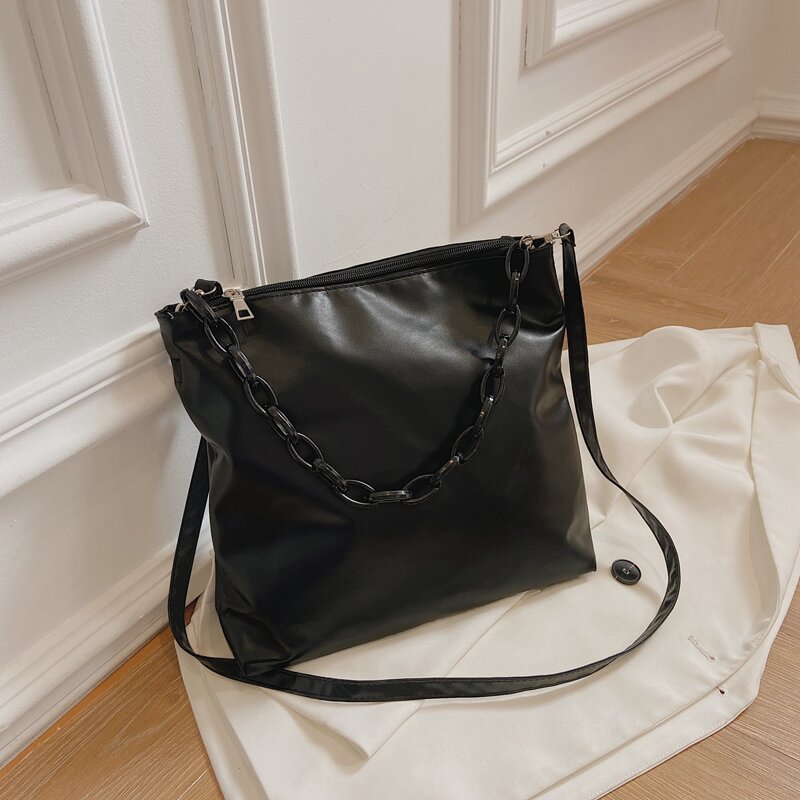 

Minimalist Shoulder Bag, Black