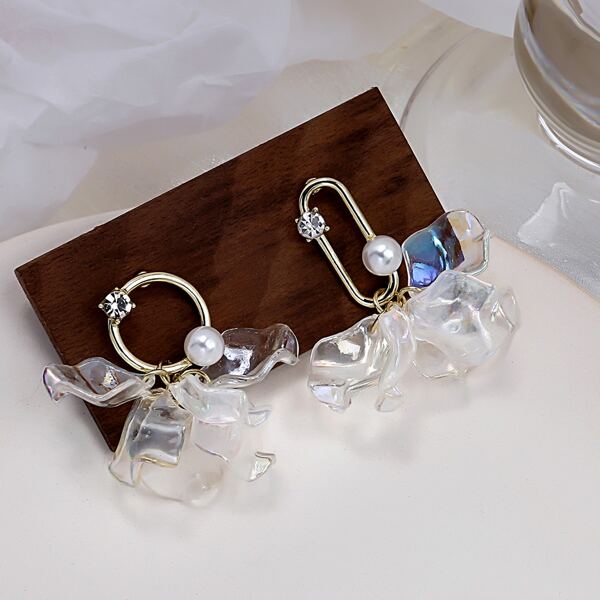 

Flower Design Earrings, Gold