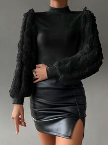 RosyDaze Blusa de cuello alto con mangas de peluche - Negro - Ver 1