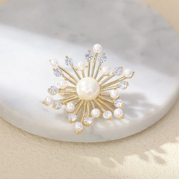 

Zircon & Faux Pearl Decor Brooch, Gold