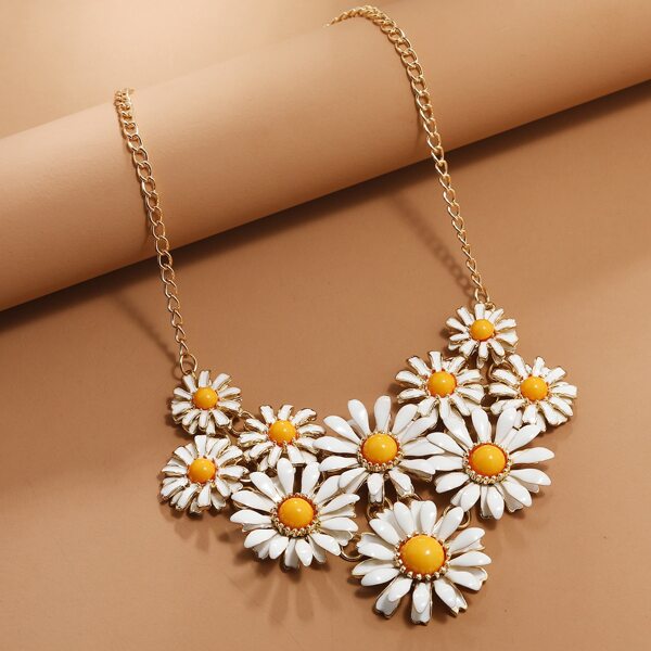 

Flower Decor Necklace, Multicolor