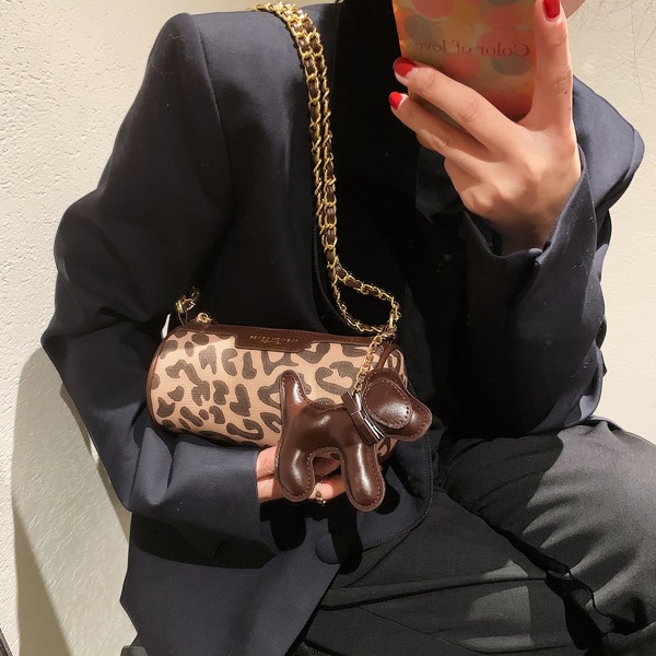 

Leopard Graphic Chain Bucket Bag, Brown