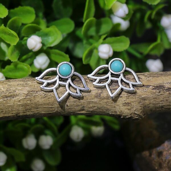 

Hollow Out Leaf Design Stud Earrings, Antique silver