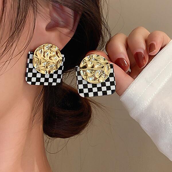 

Checkered Geometric Earrings, Black and white