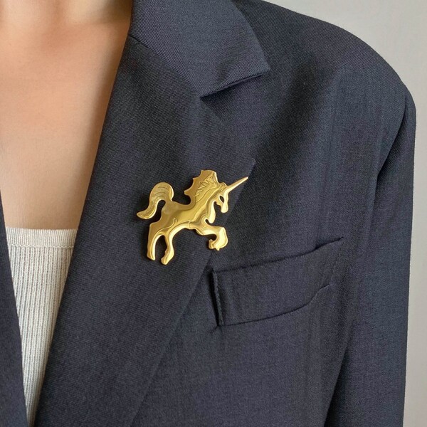 

Animal Design Brooch, Gold