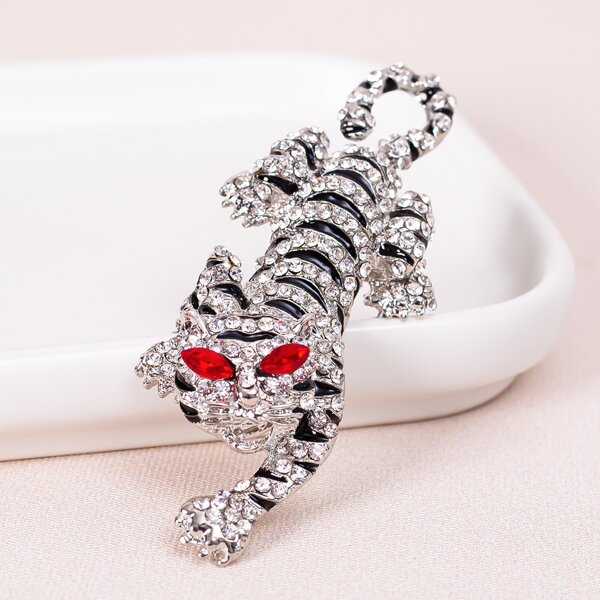 

Rhinestone Tiger Decor Brooch, Silver