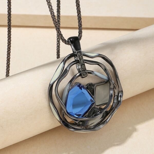

Geometric Pendant Necklace, Gun black