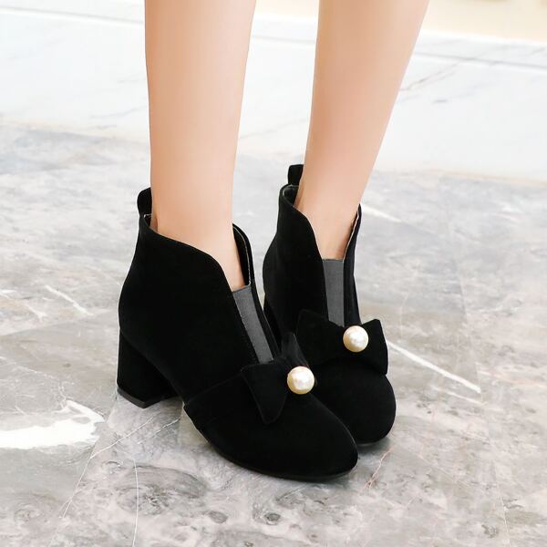 

Bow Decor Cut Out Design Chunky Heeled Boots, Black