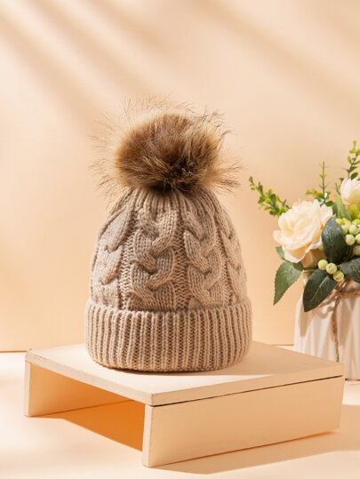 小女童絨球裝飾豆豆帽