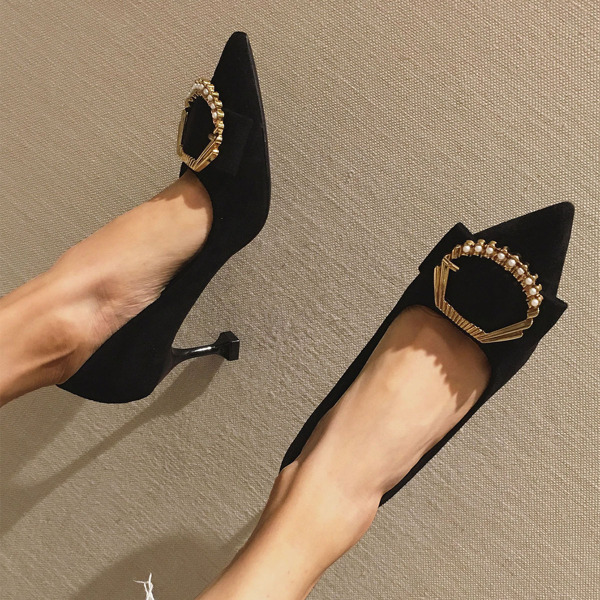 

Faux Pearls Decor Pyramid Court Pumps, Black