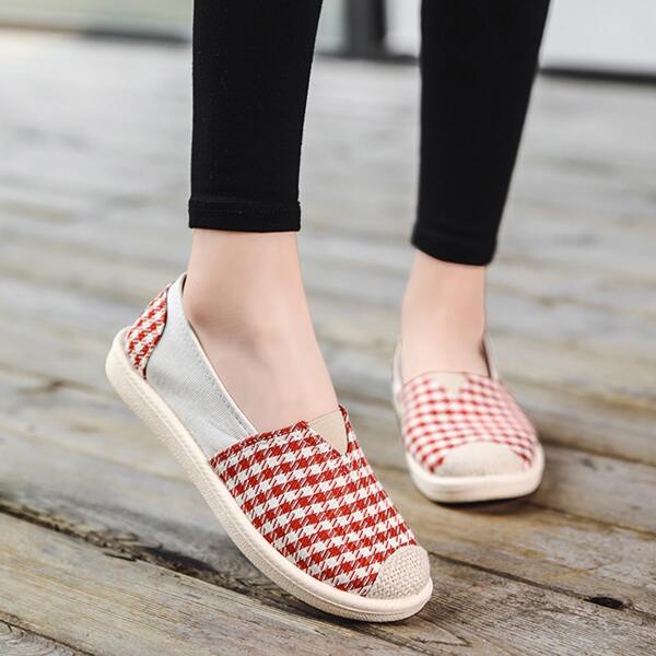 

Houndstooth Pattern Braided Detail Flats, Multicolor
