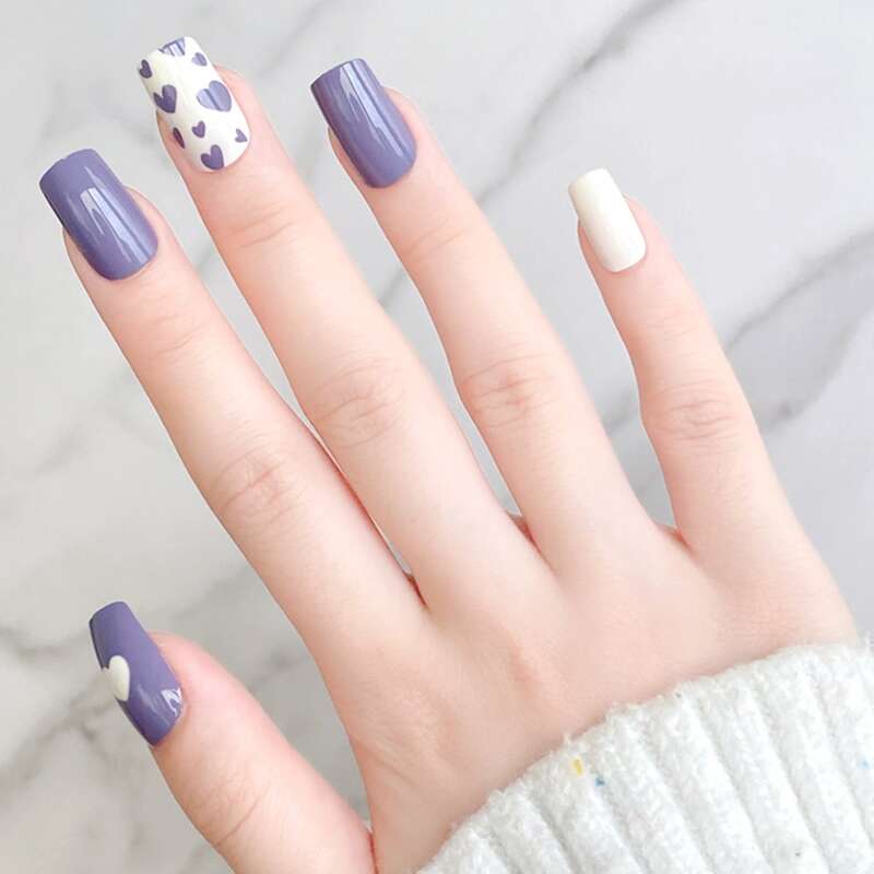 

24pcs Heart Pattern Fake Nail, Multicolor