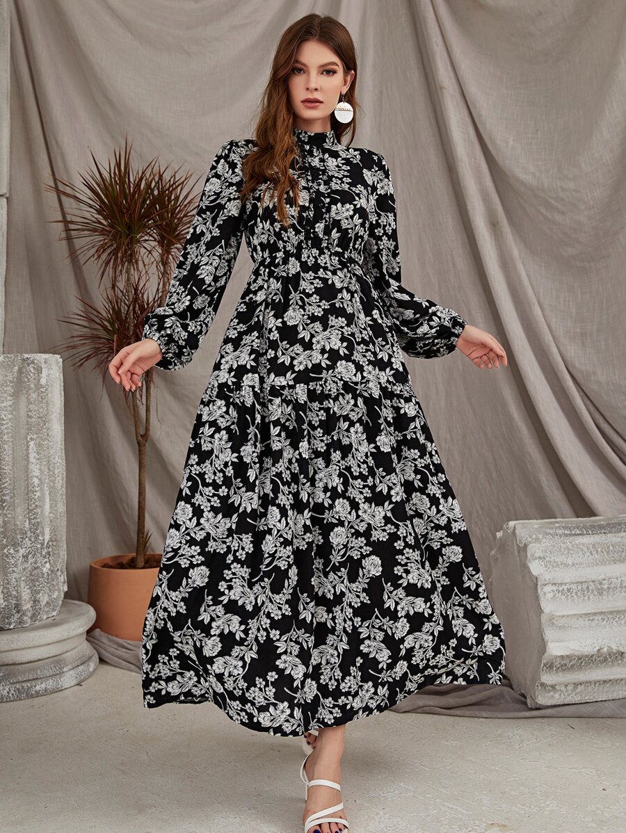 Mulvari Vestido con estampado floral de cuello alto ribete fruncido bajo con fruncido - Blanco y Negro - Ver 1