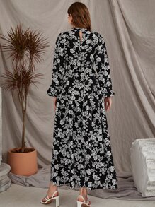 Mulvari Vestido con estampado floral de cuello alto ribete fruncido bajo con fruncido - Blanco y Negro - Ver 2
