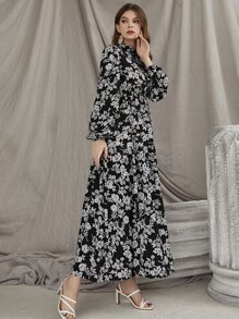 Mulvari Vestido con estampado floral de cuello alto ribete fruncido bajo con fruncido - Blanco y Negro - Ver 5