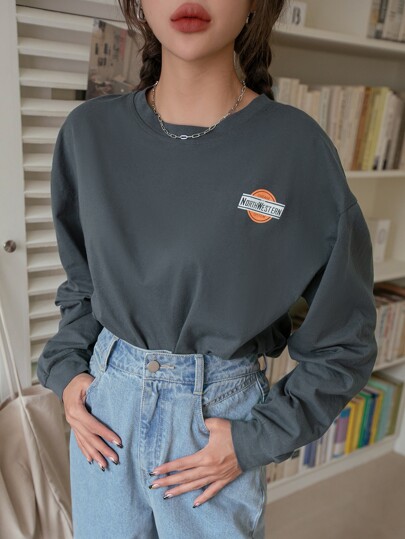 DAZY 文字グラフィック ドロップショルダー Tシャツ