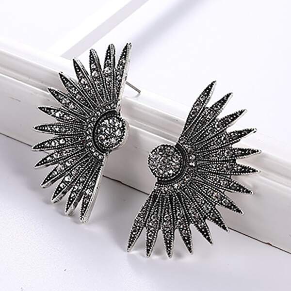 

Rhinestone Decor Stud Earrings, Antique silver