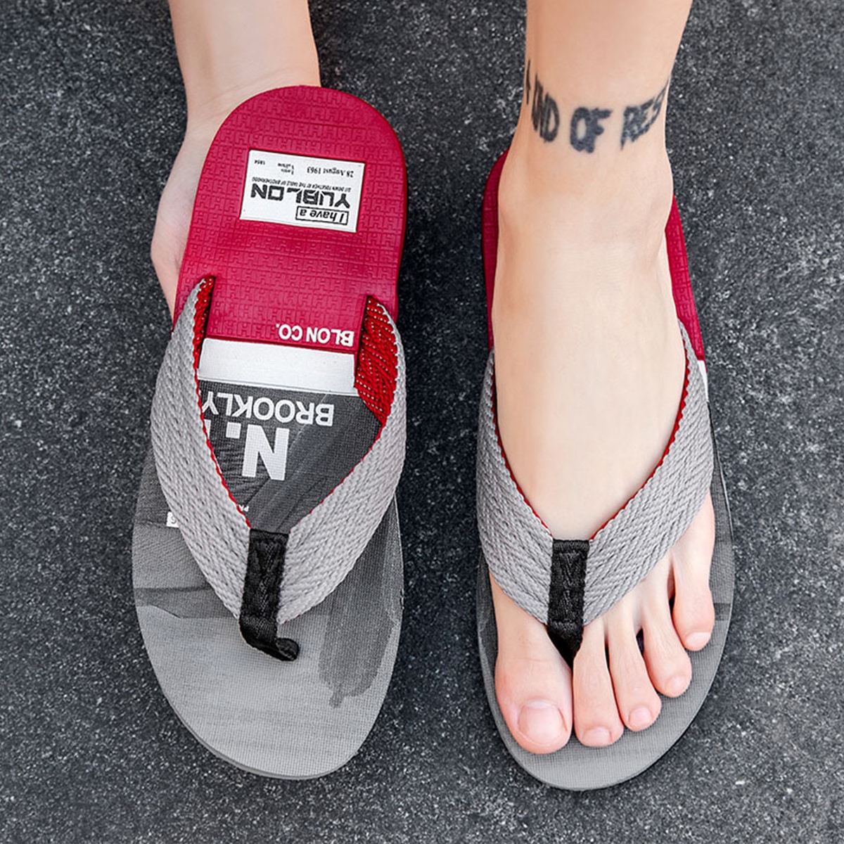 Мужские вьетнамки с текстовым принтом