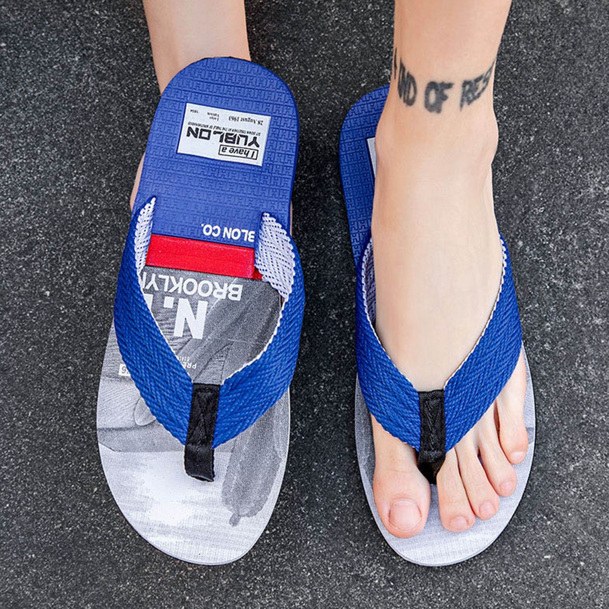 Мужские вьетнамки с текстовым принтом